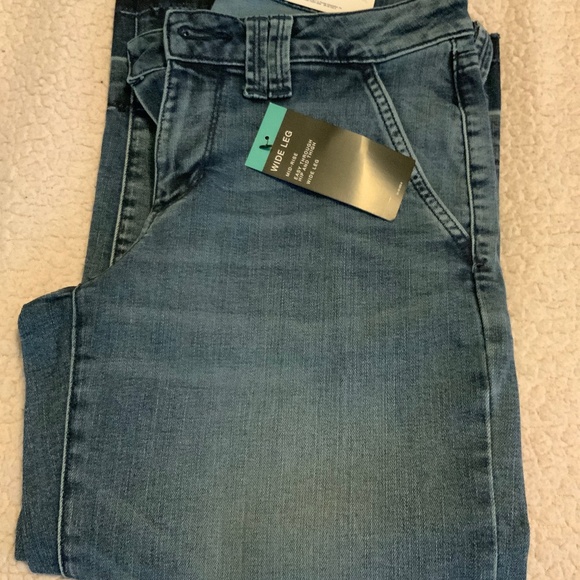 Ana Denim - Ana Vintage Blue Wide Leg Mid Rise Capri denim Size 6P